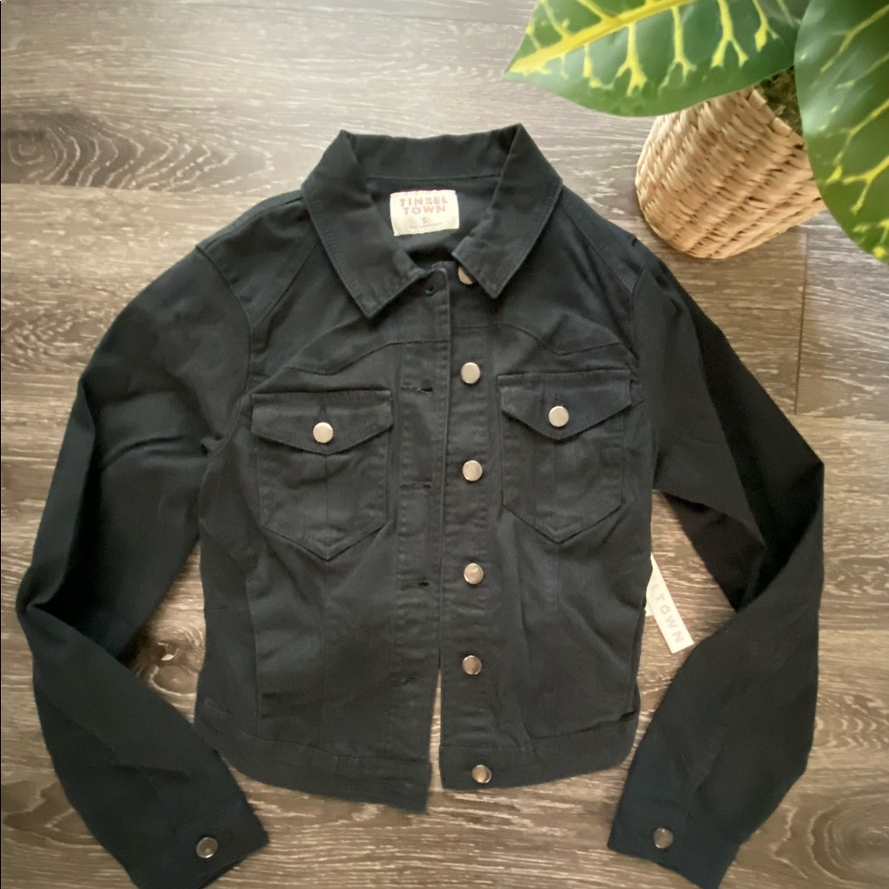 Tinseltown
Juniors' Black High-Low Jean Jacket